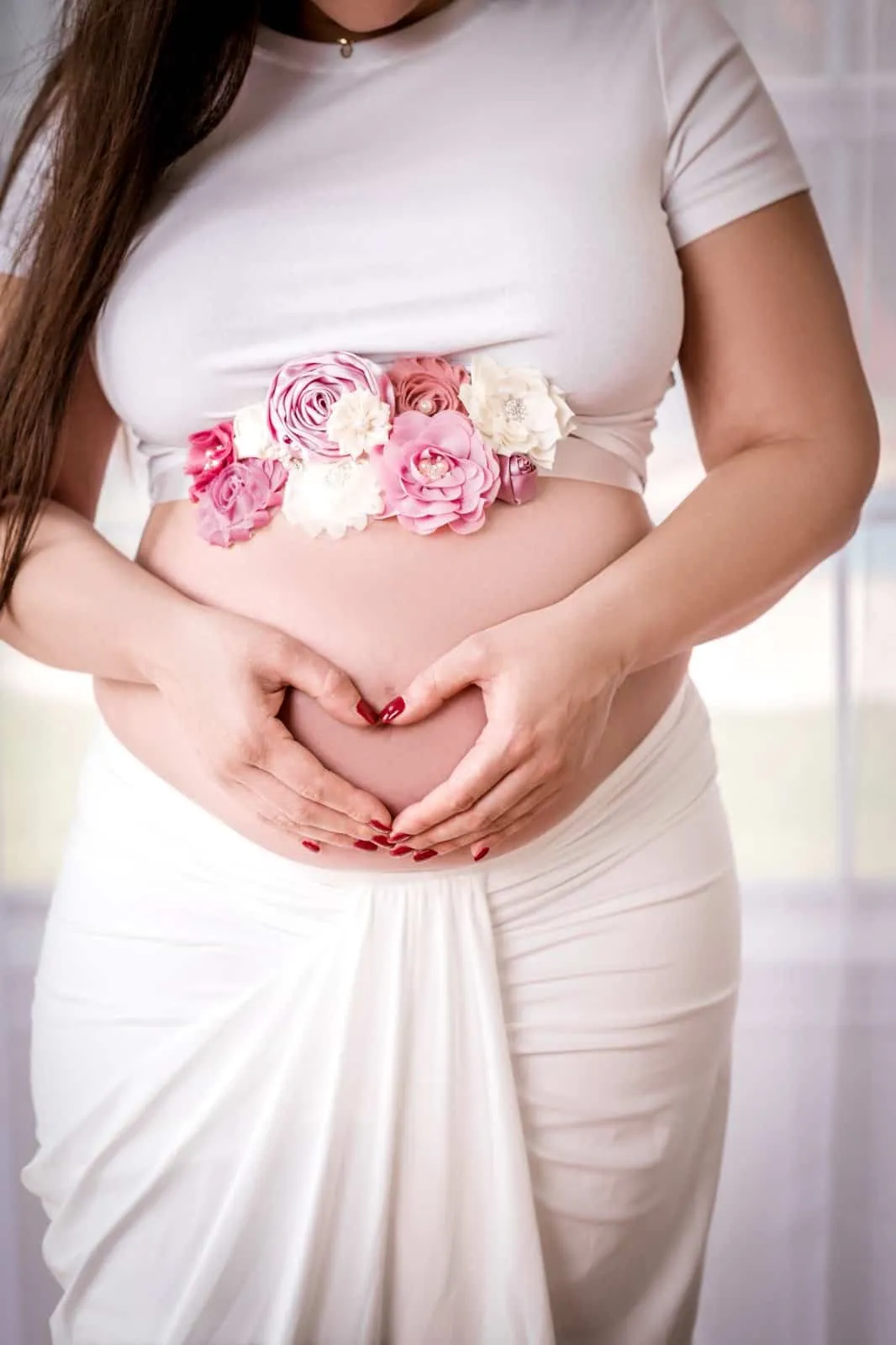 Elegant outdoor maternity photography session in the Dallas, Texas area